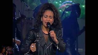 Selena  Amor ProhibidoBidi Bidi Bom Bom  En Vivo Show [upl. by Glynda]