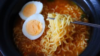 How to make Nongshim Korean clay pot ramyun Hong Kong version [upl. by Rusell]