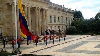 Honores a la Bandera de Colombia  Banda de Guerra Guardia Presidencial [upl. by Coombs]