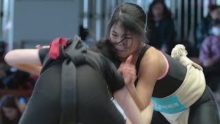 土俵の上で女性力士が真剣勝負 国際女子相撲選抜大会 堺 [upl. by Vitek]